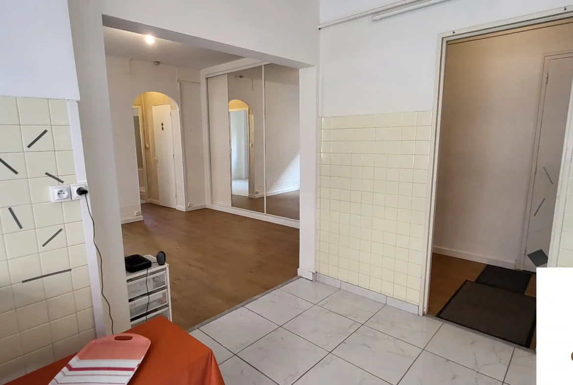 À vendre : Appartement de 52 m², 2 pièces, Rue Caisserie - Marseille 