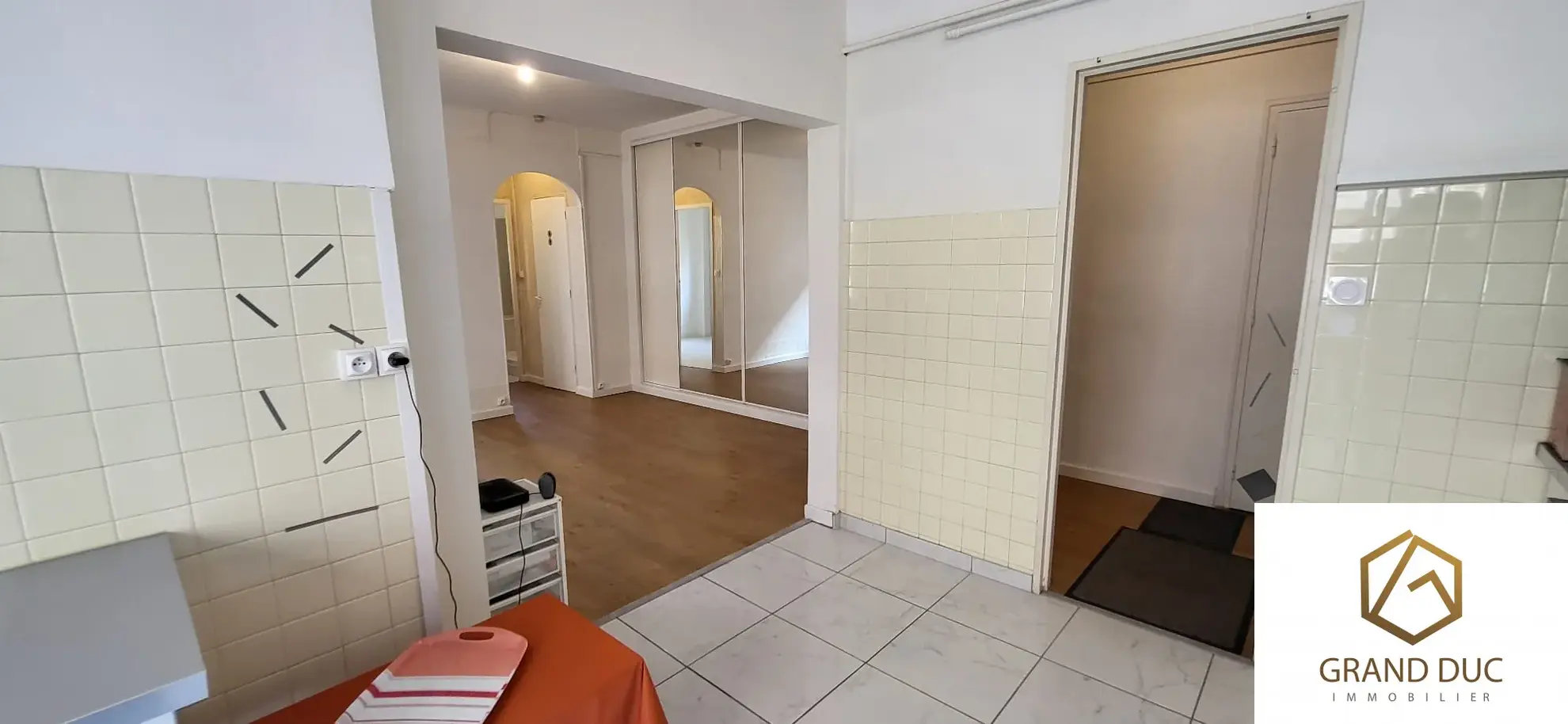 À vendre : Appartement de 52 m², 2 pièces, Rue Caisserie - Marseille 