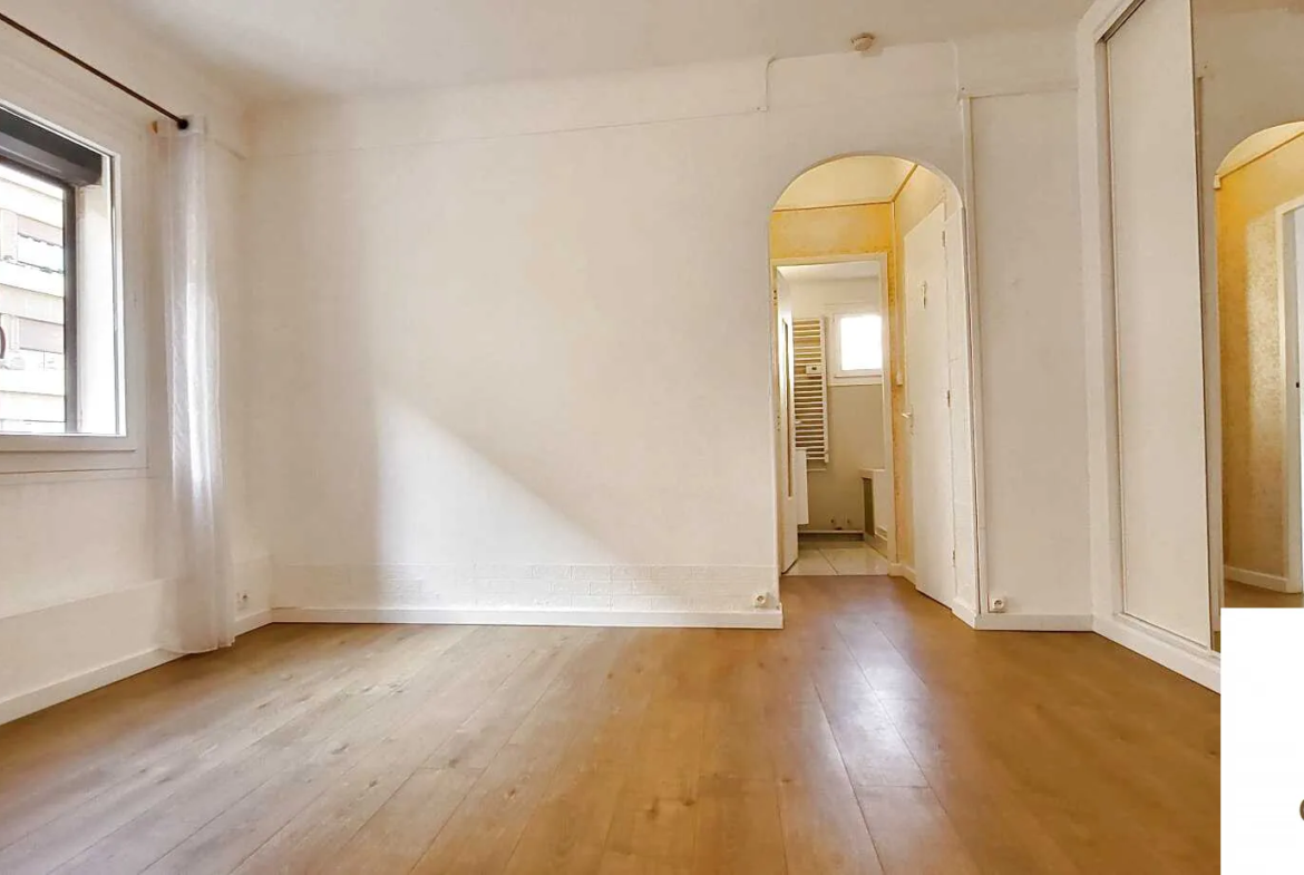 À vendre : Appartement de 52 m², 2 pièces, Rue Caisserie - Marseille 