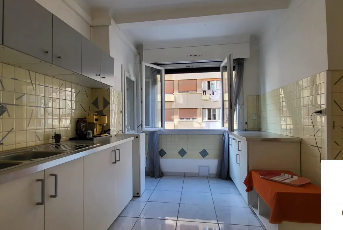 À vendre : Appartement de 52 m², 2 pièces, Rue Caisserie - Marseille 