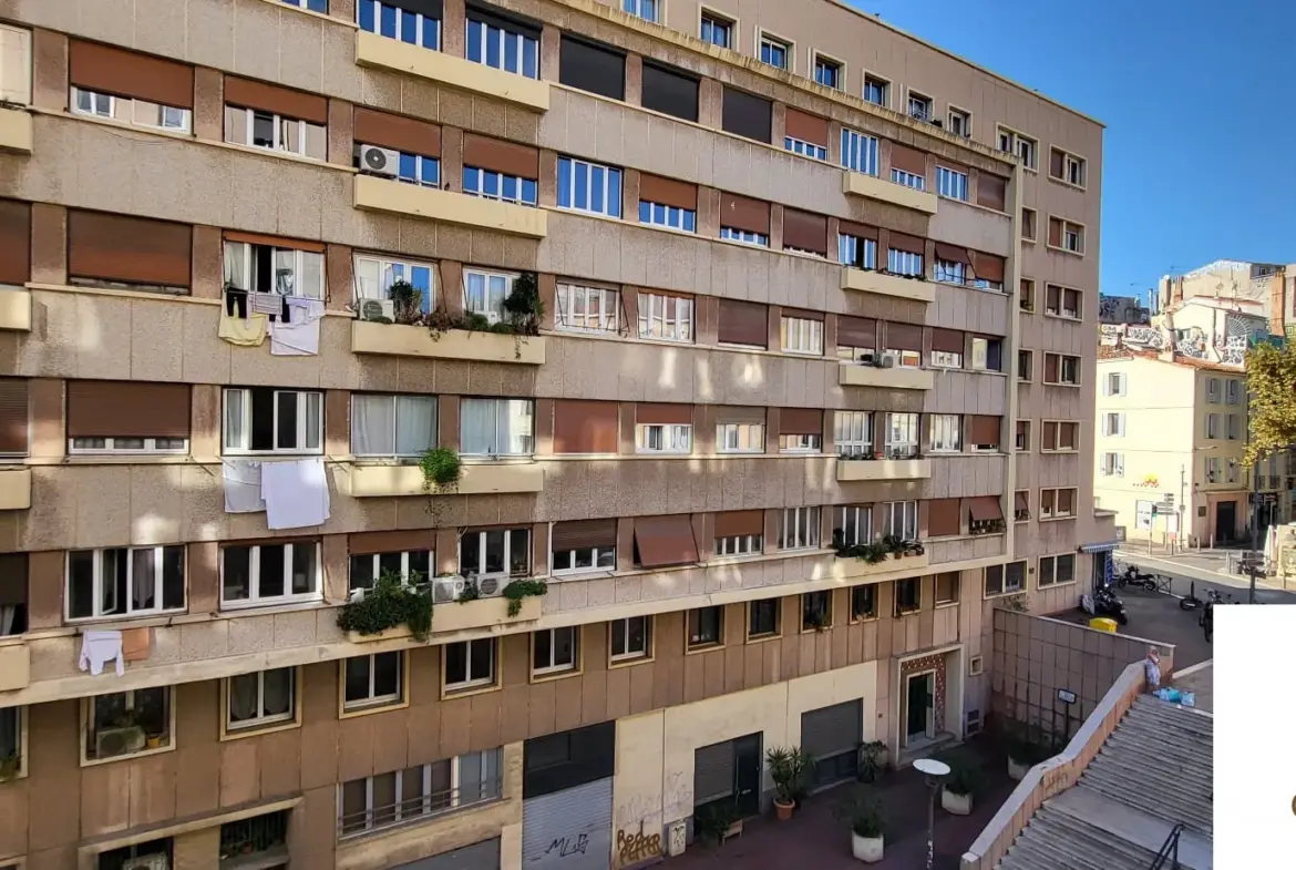 À vendre : Appartement de 52 m², 2 pièces, Rue Caisserie - Marseille 