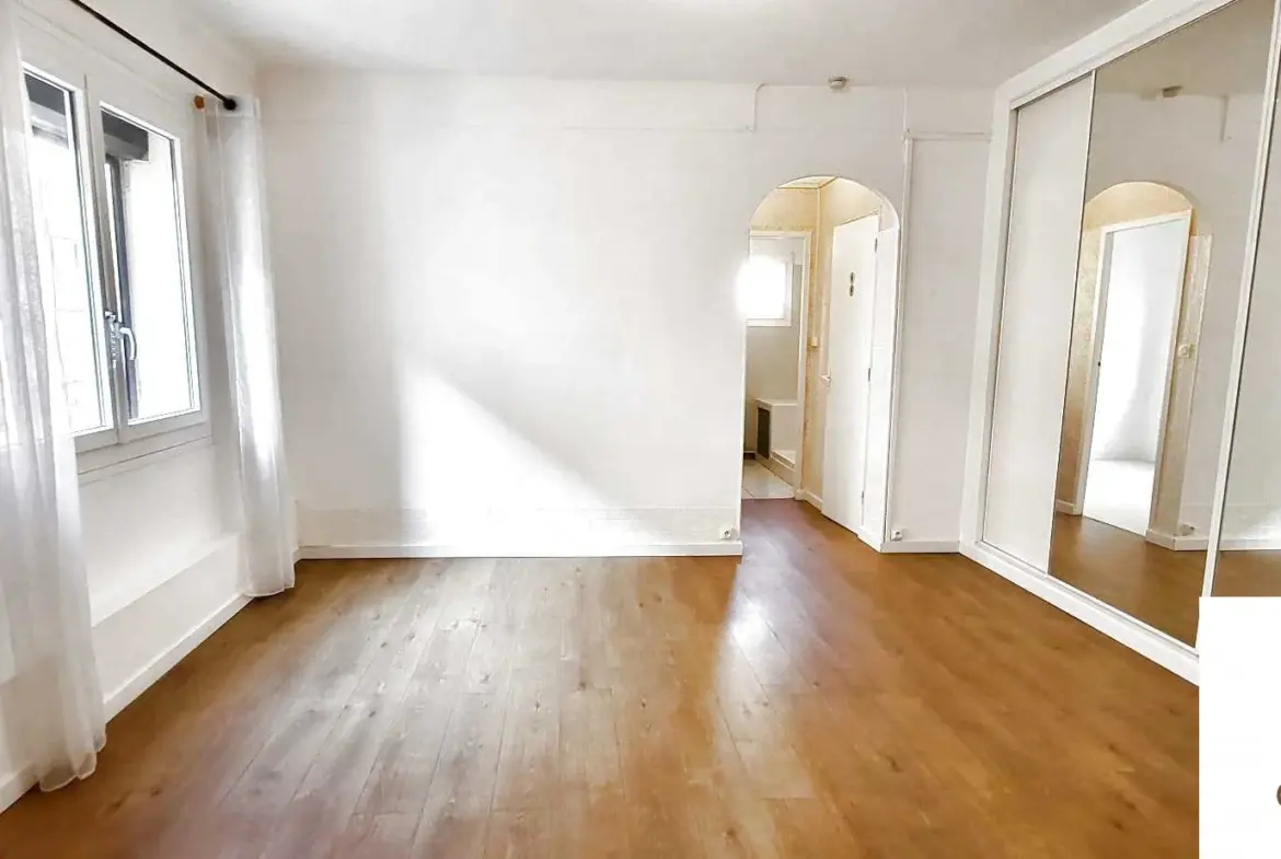 À vendre : Appartement de 52 m², 2 pièces, Rue Caisserie - Marseille 