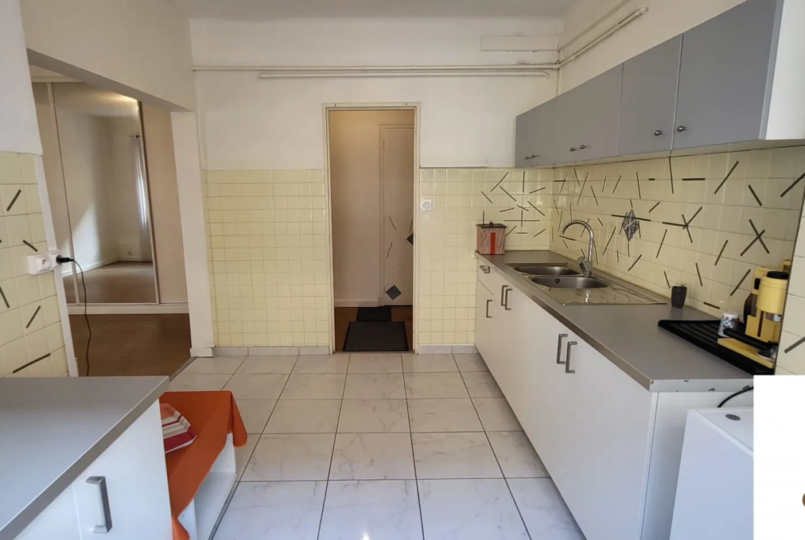 À vendre : Appartement de 52 m², 2 pièces, Rue Caisserie - Marseille 