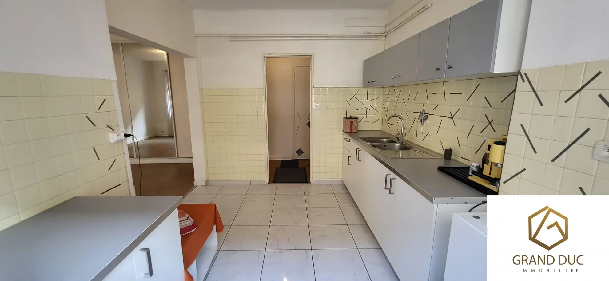 À vendre : Appartement de 52 m², 2 pièces, Rue Caisserie - Marseille 