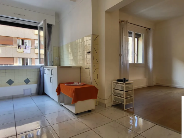 À vendre : Appartement de 52 m², 2 pièces, Rue Caisserie - Marseille