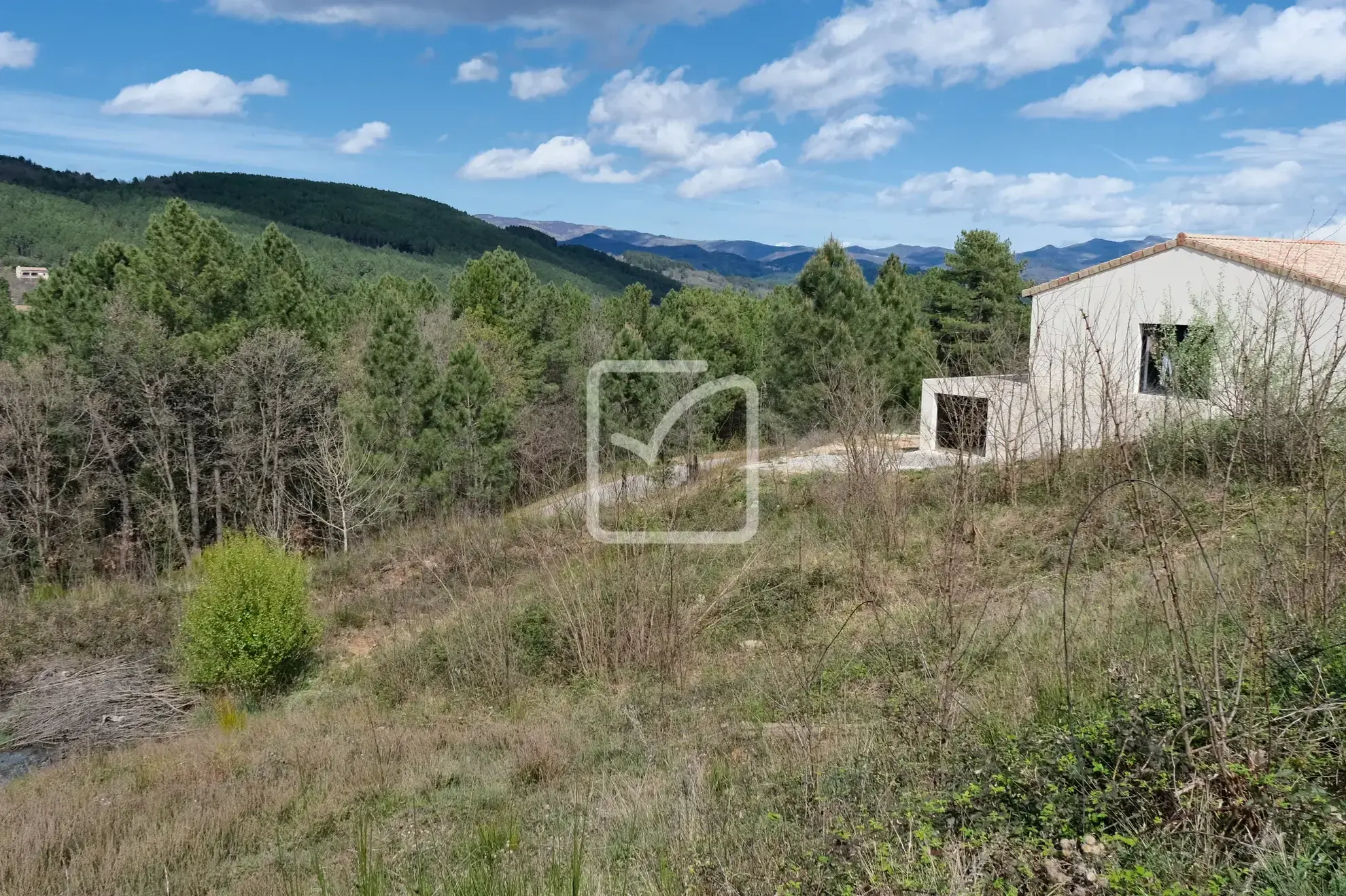 Terrain à bâtir de 1818 m² avec vue dégagée à Mercuer 