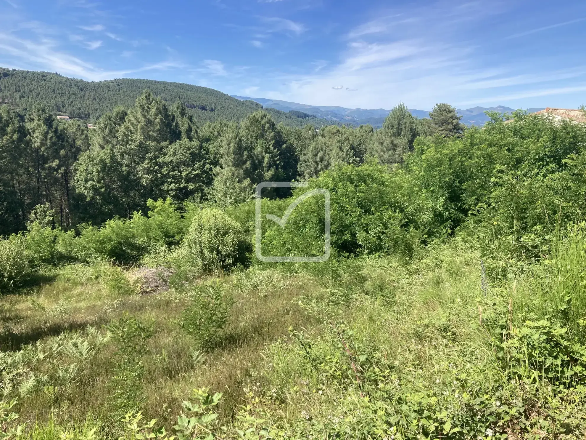 Terrain à bâtir de 1818 m² avec vue dégagée à Mercuer 