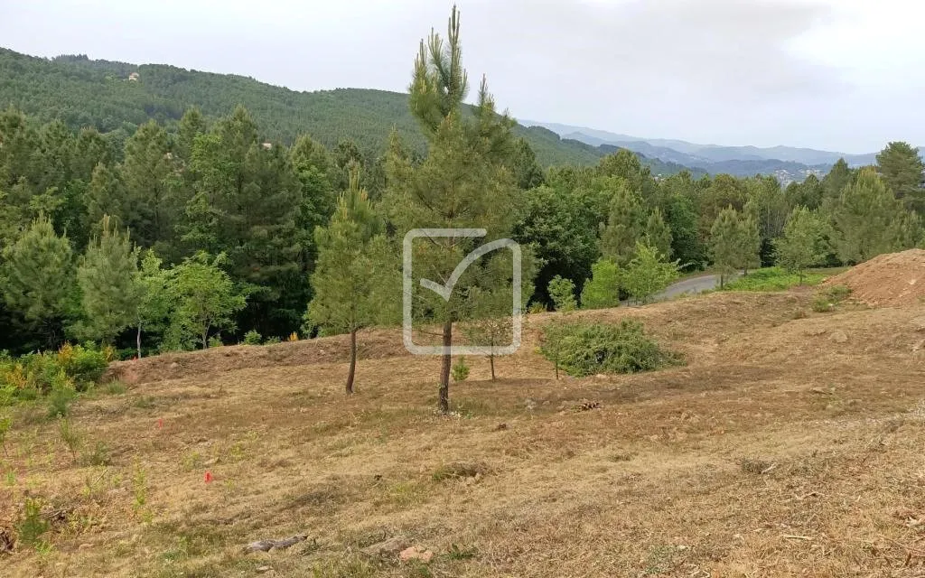 Terrain à bâtir de 1818 m² avec vue dégagée à Mercuer 