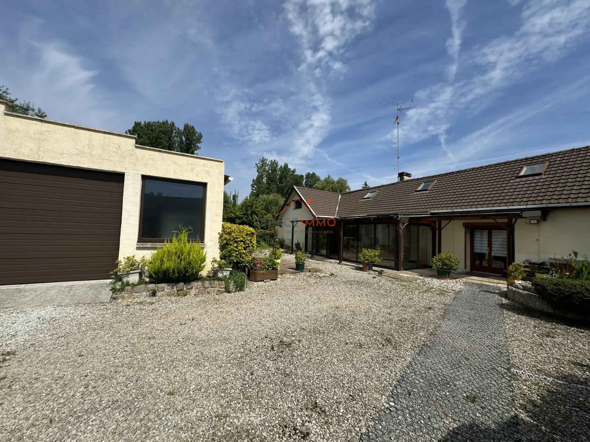 À vendre : Longère individuelle sur 2900 m² à Wallers 