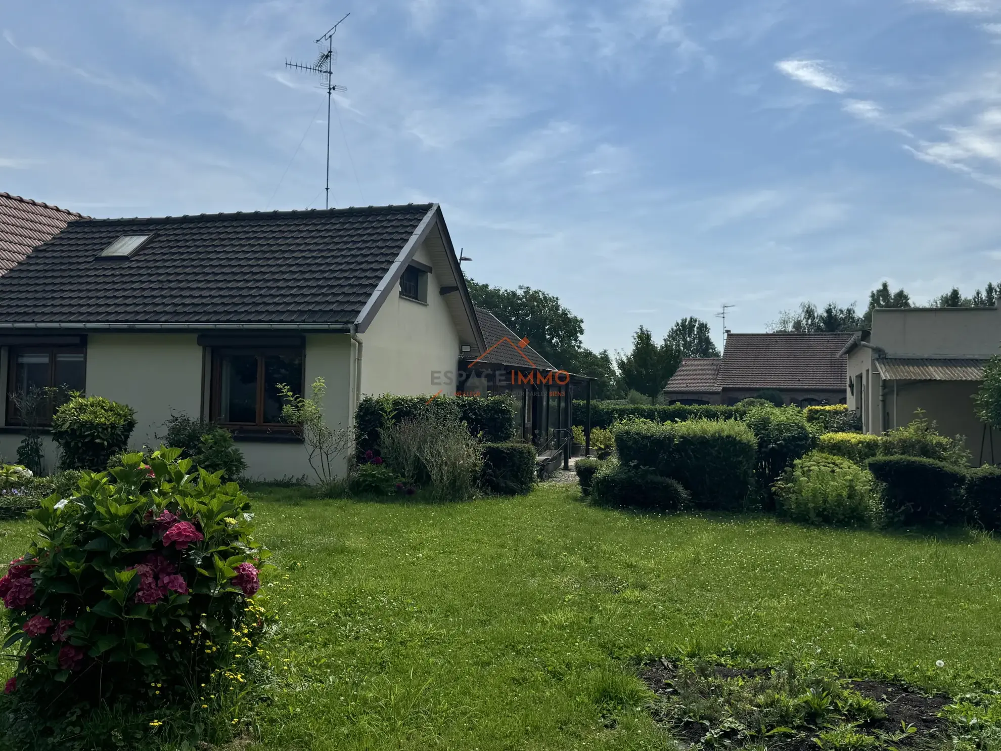 À vendre : Longère individuelle sur 2900 m² à Wallers 