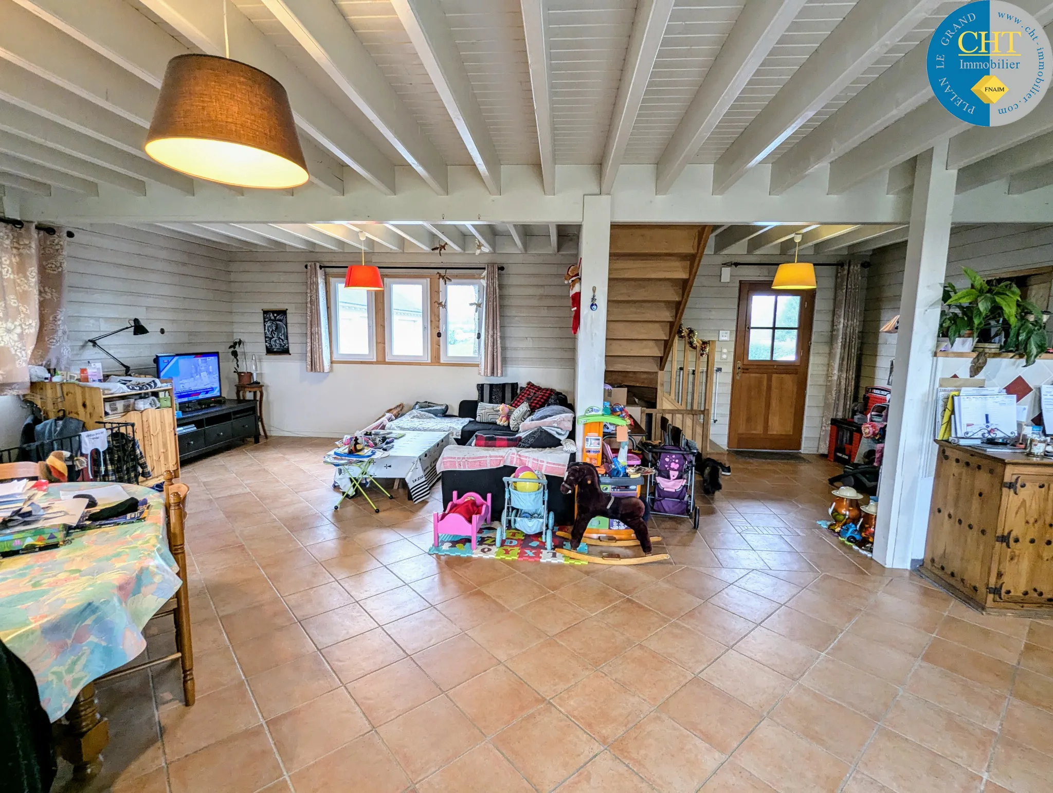 Maison en bois récente à Porcaro avec 4 chambres et grand terrain 