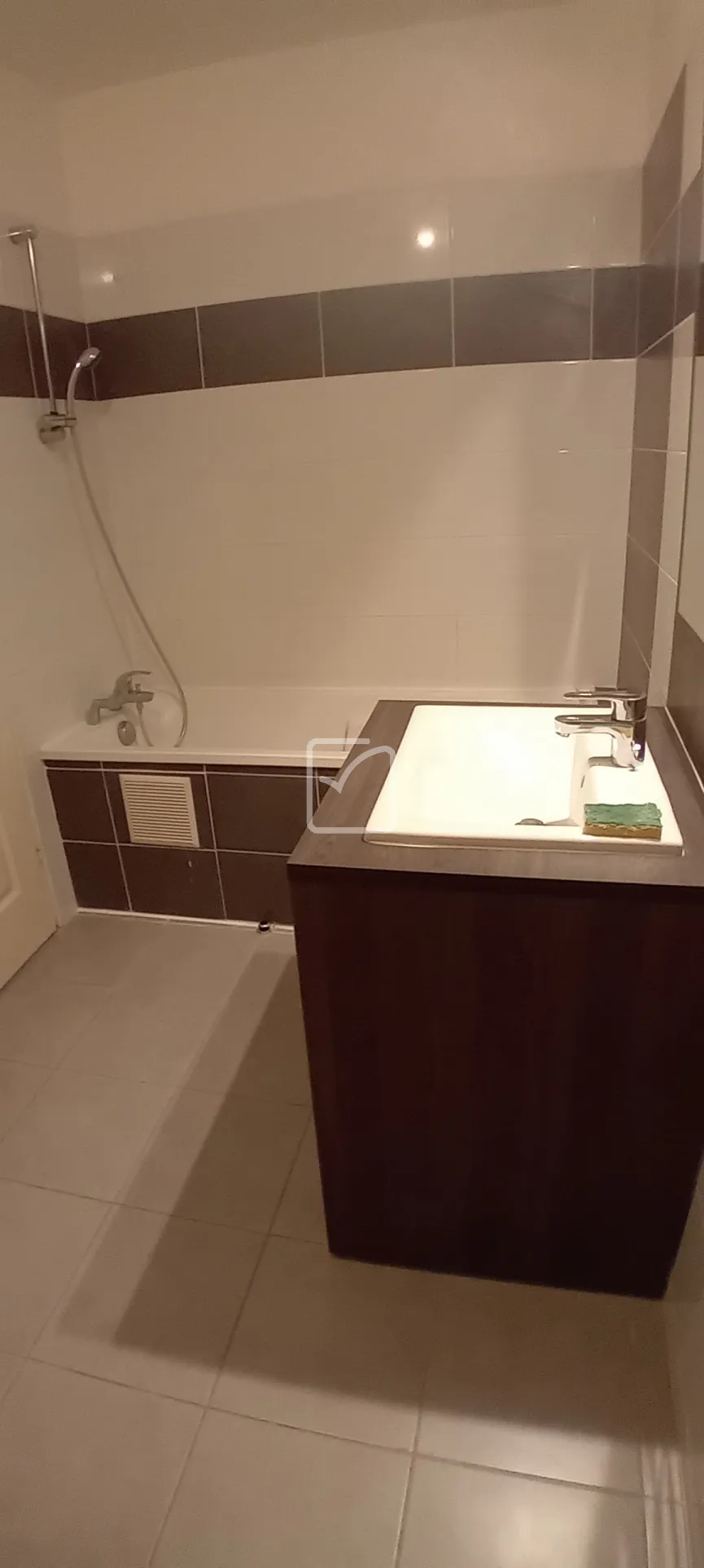 À vendre : Appartement T2 récent à Béziers avec loggia et parking 