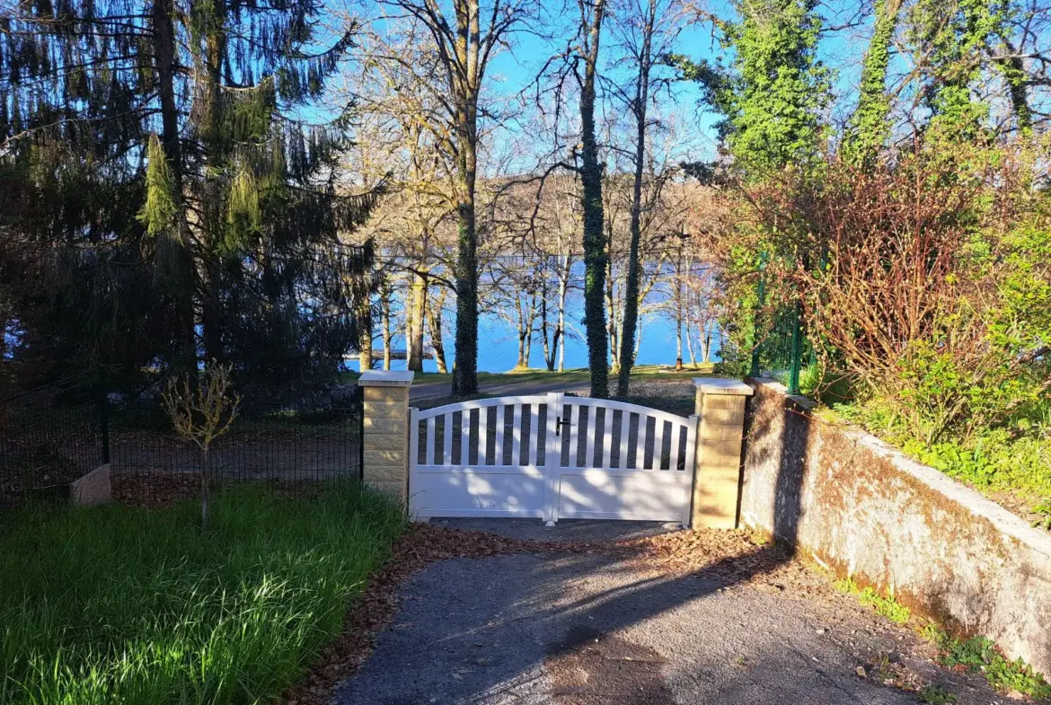 Belle villa rénovée avec vue sur le lac à Marcillac-la-Croisille 