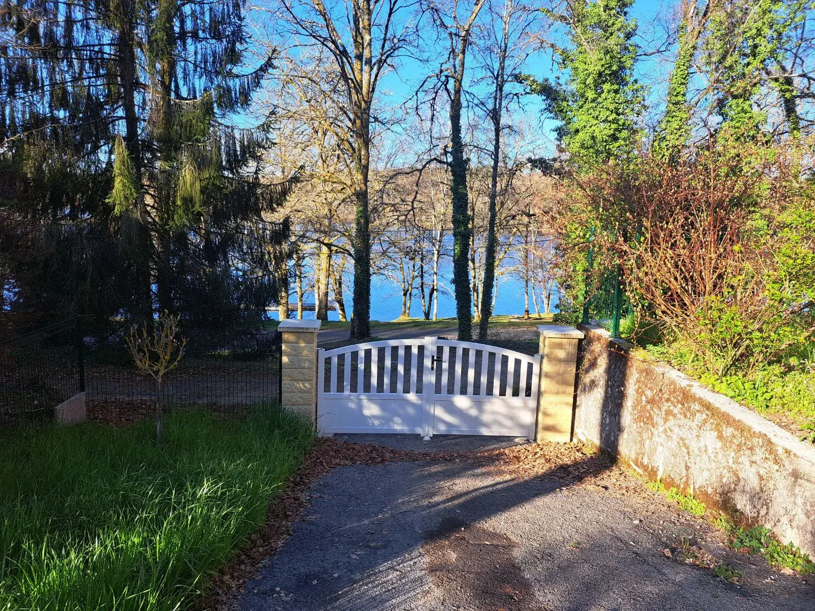 Belle villa rénovée avec vue sur le lac à Marcillac-la-Croisille 