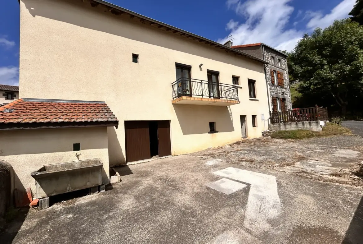 Maison à vendre à Beaune le Chaud - 2 chambres, cadre paisible 