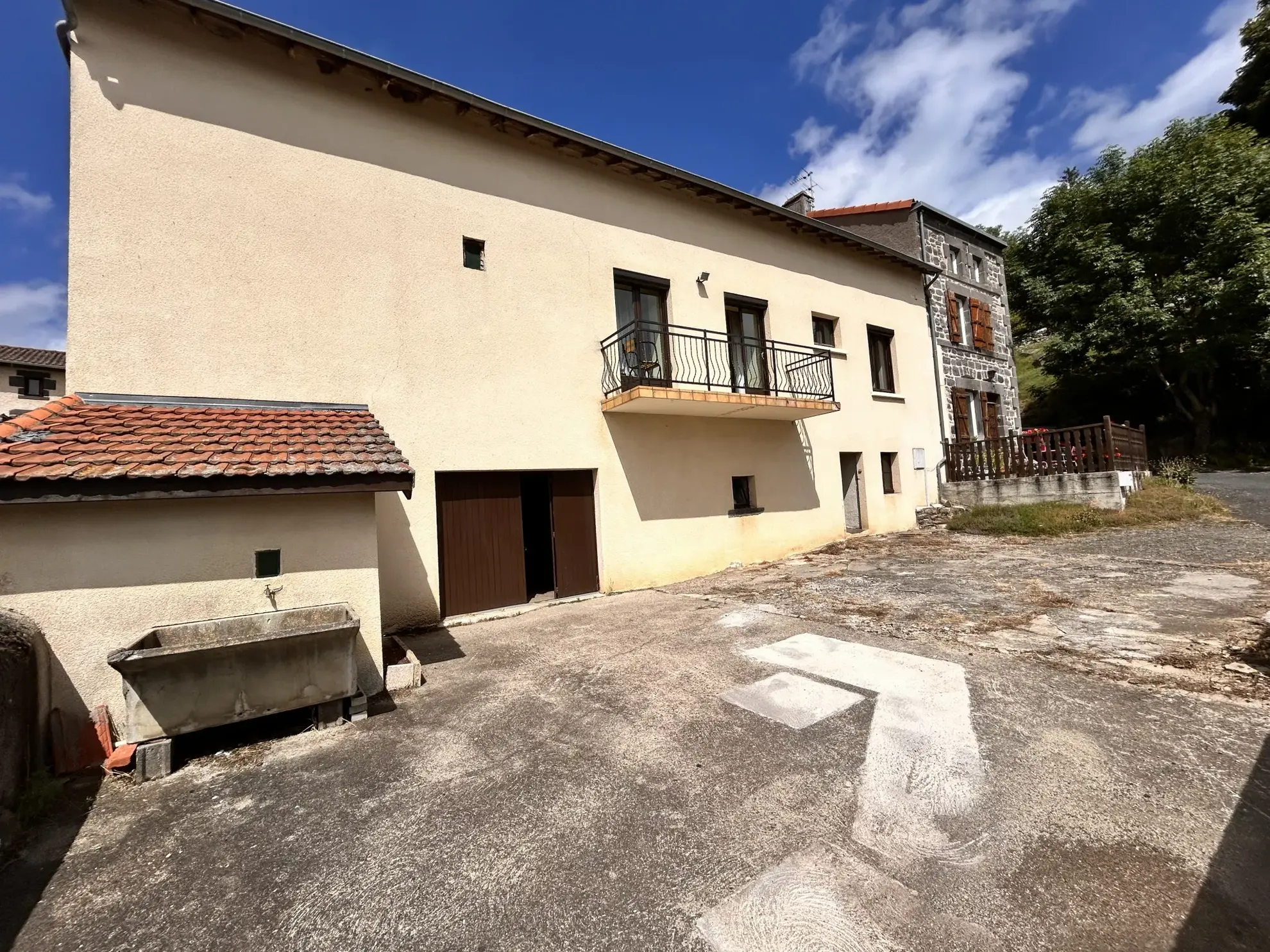 Maison à vendre à Beaune le Chaud - 2 chambres, cadre paisible 