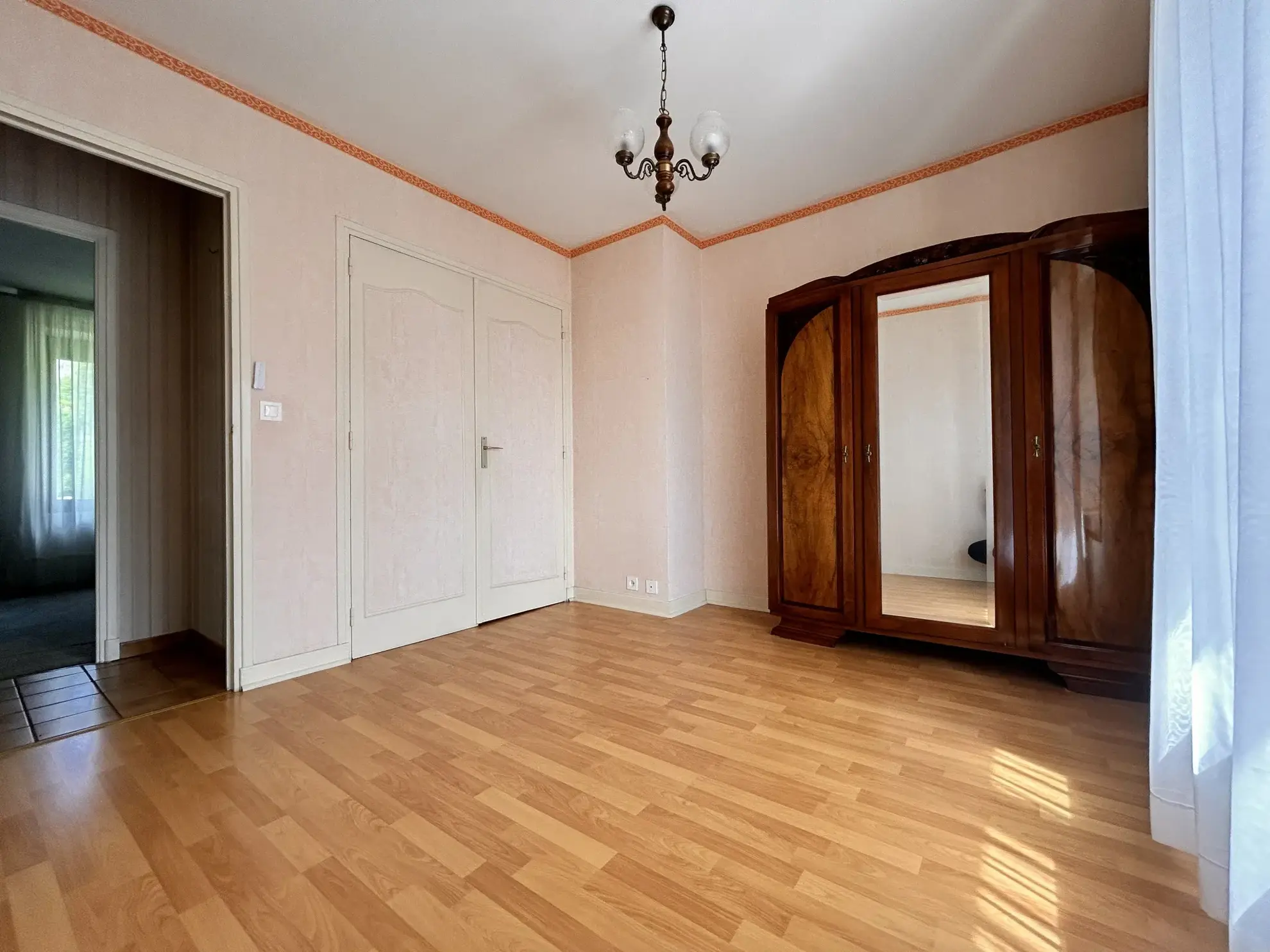 Maison à vendre à Beaune le Chaud - 2 chambres, cadre paisible 