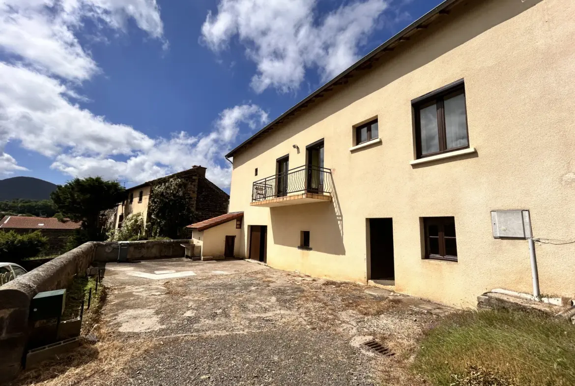 Maison à vendre à Beaune le Chaud - 2 chambres, cadre paisible 