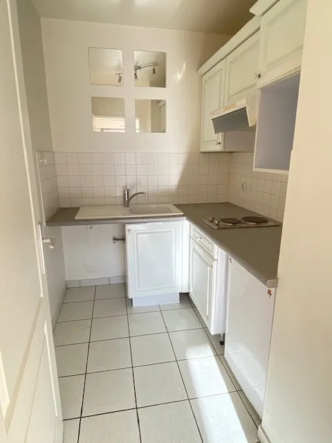 Appartement studio à vendre près du métro Porte des Lilas - Paris 75019 