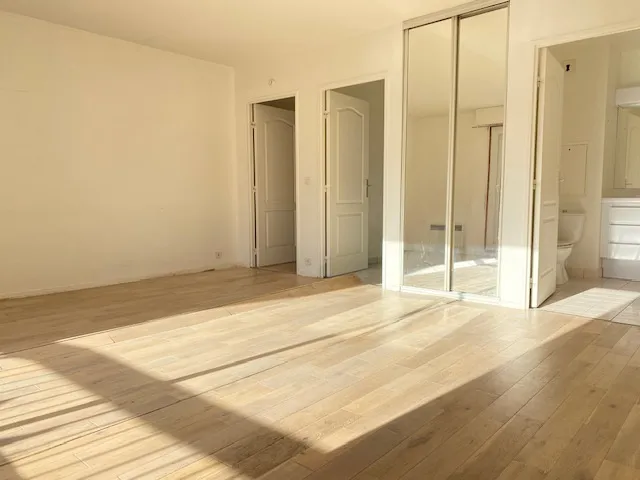 Appartement studio à vendre près du métro Porte des Lilas - Paris 75019 