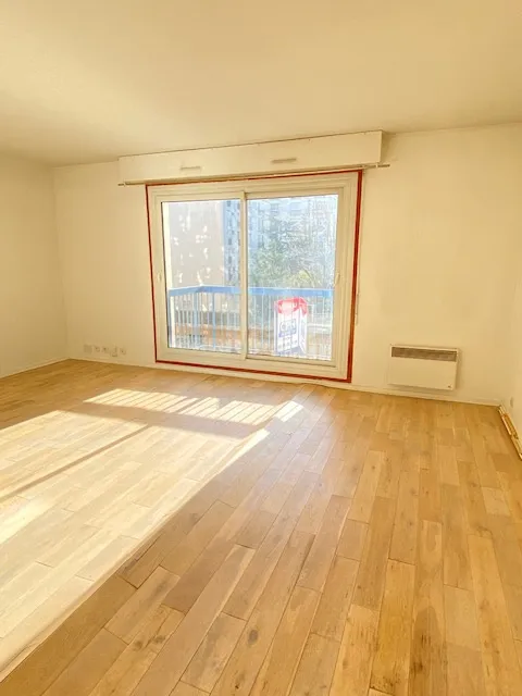 Appartement studio à vendre près du métro Porte des Lilas - Paris 75019 