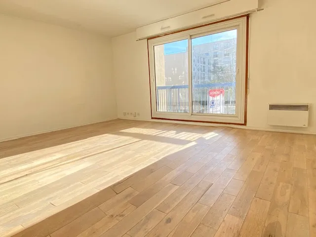 Appartement studio à vendre près du métro Porte des Lilas - Paris 75019 