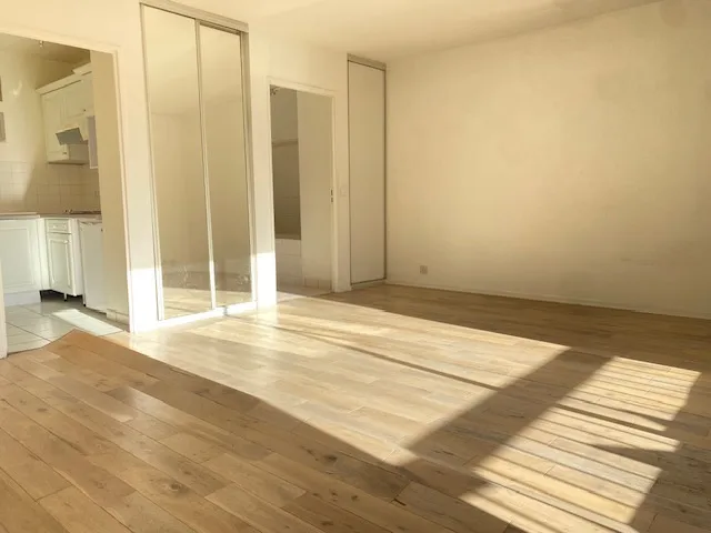 Appartement studio à vendre près du métro Porte des Lilas - Paris 75019 