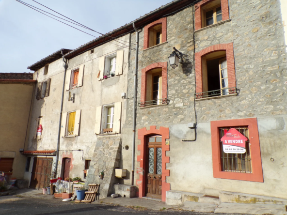 À vendre : Ensemble de 3 maisons à rénover à Le Tech