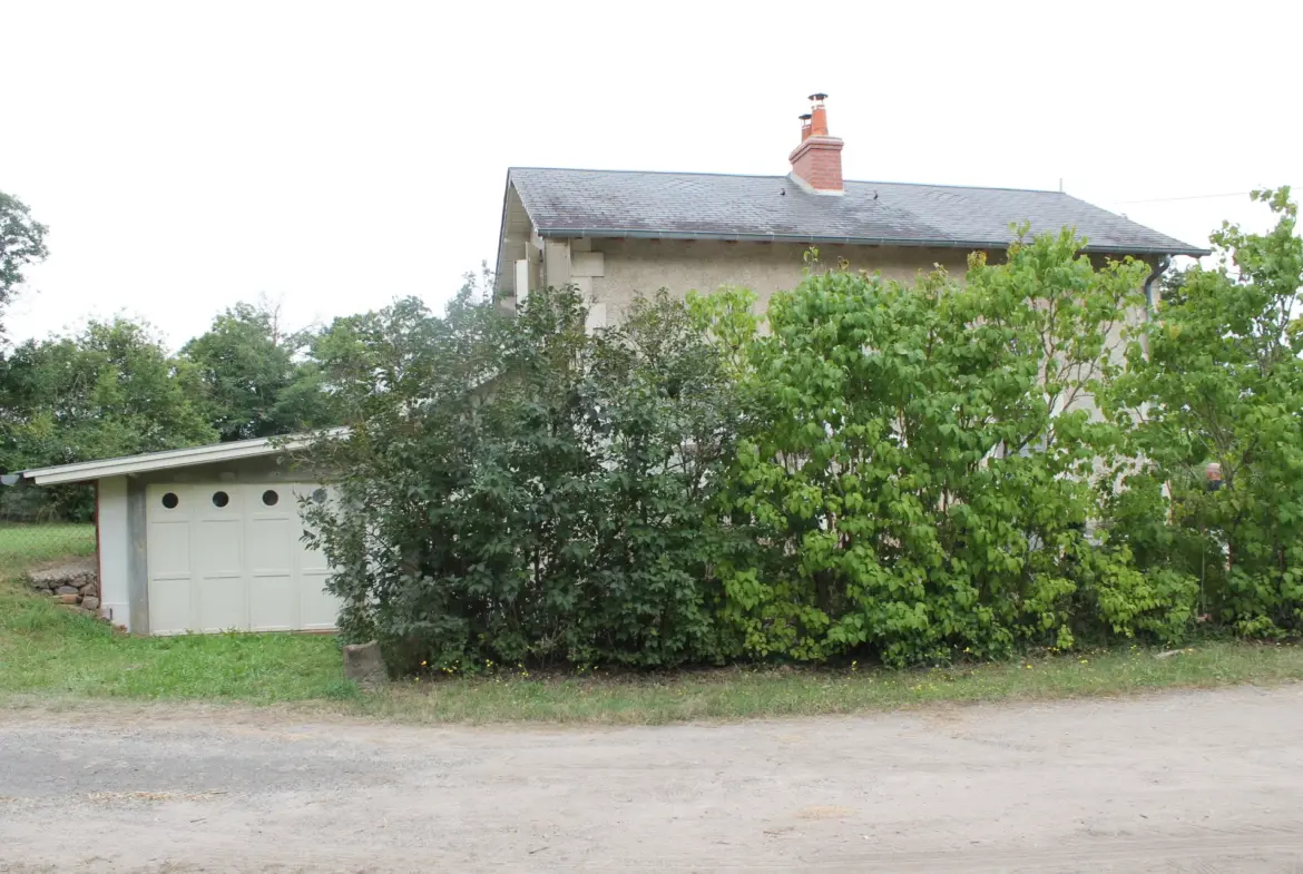 A vendre : Ancienne maison de chemin de fer rénovée à Champillet sur 1260 m² 