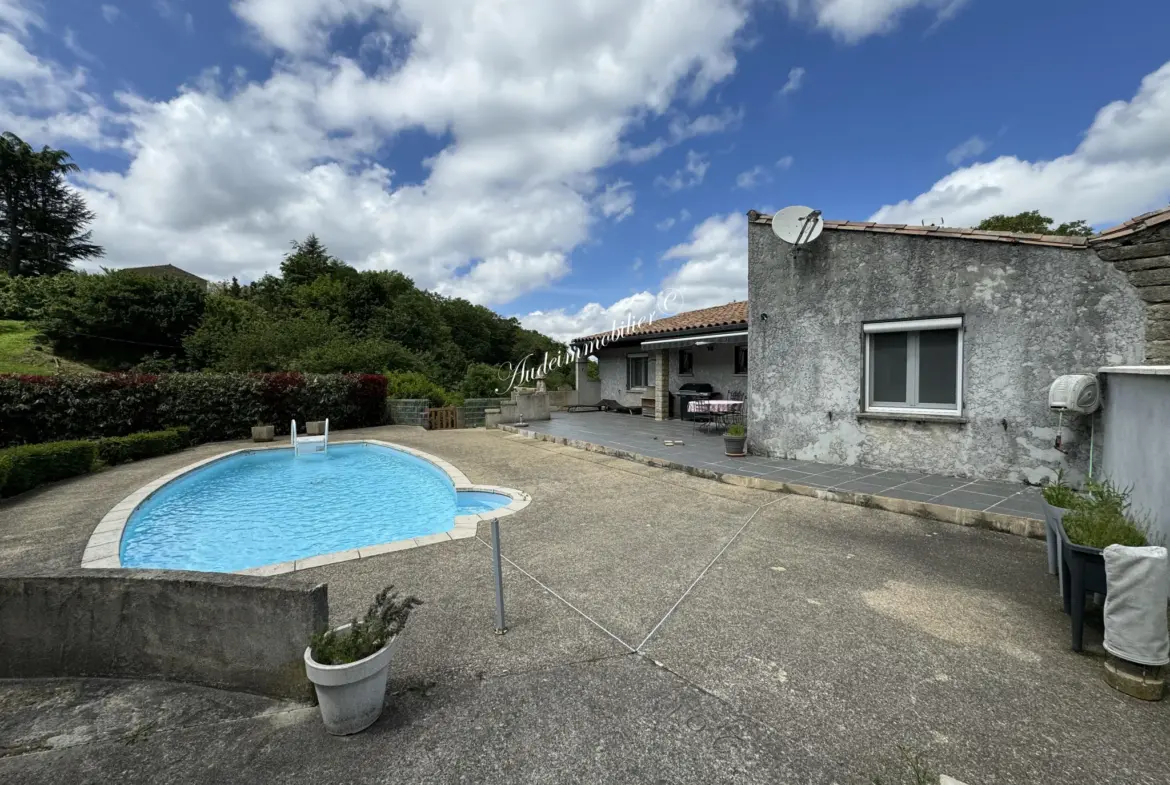 Maison de plain-pied avec piscine et jardin à Limoux 