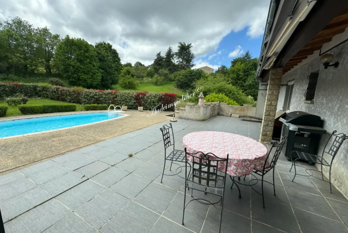 Maison de plain-pied avec piscine et jardin à Limoux 