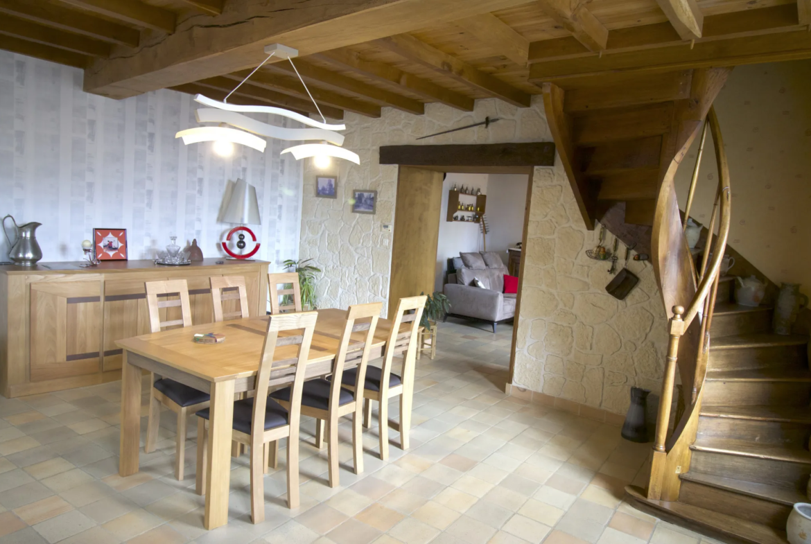 Maison charentaise en parfait état avec jardin et dépendances à Annepont 