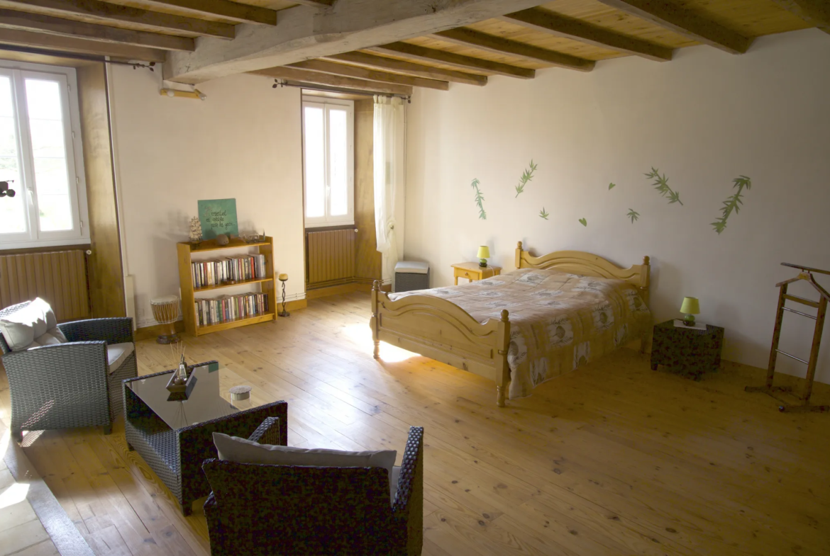 Maison charentaise en parfait état avec jardin et dépendances à Annepont 