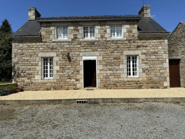 Belle maison en pierre au coeur de Baud à vendre