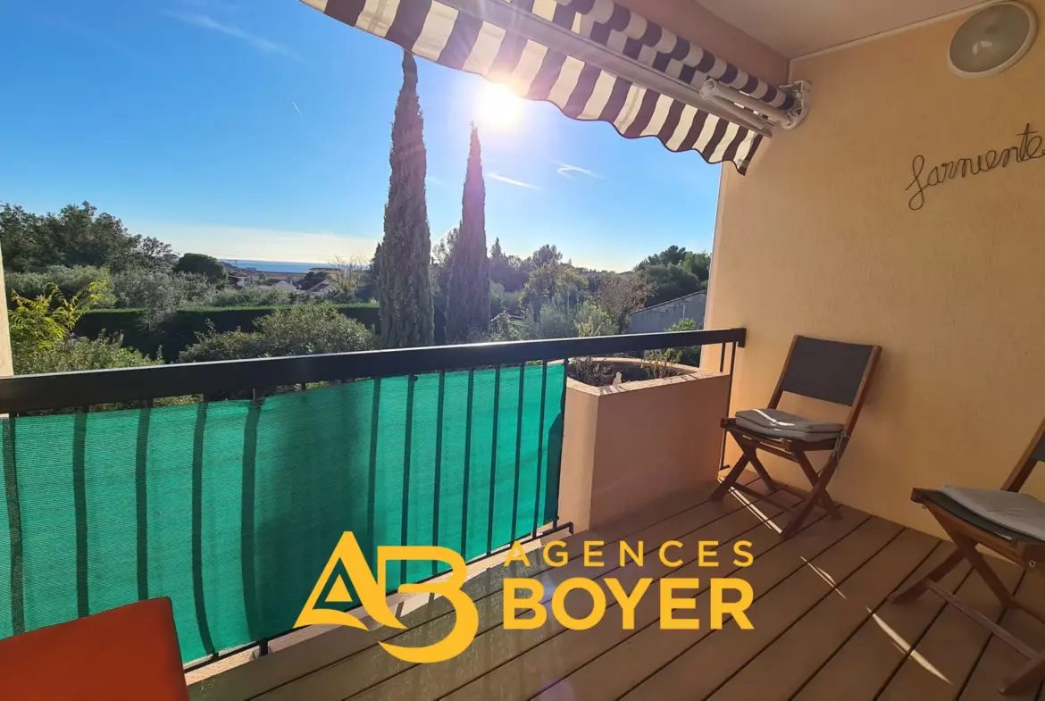 À vendre : Studio rénové à Bandol avec vue sur la mer 