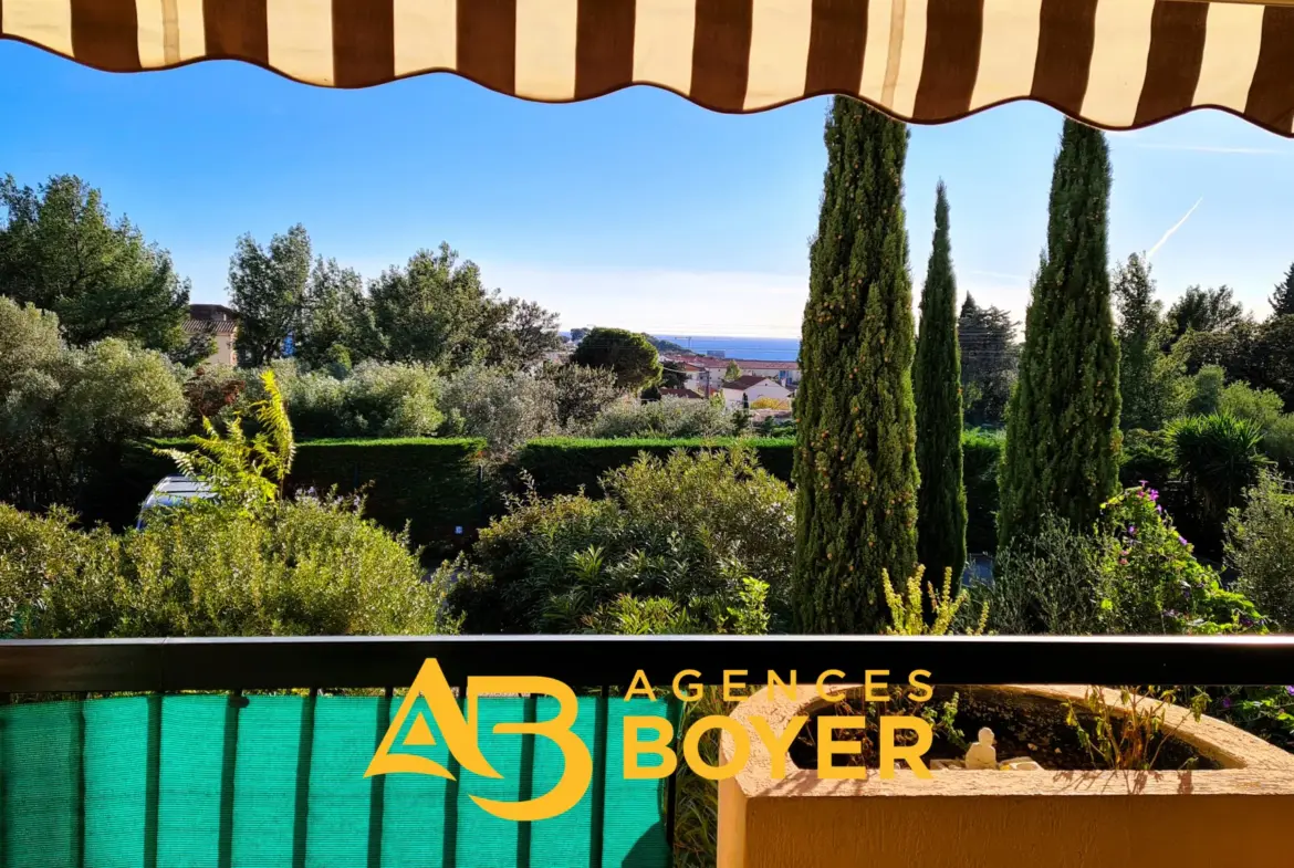 À vendre : Studio rénové à Bandol avec vue sur la mer 