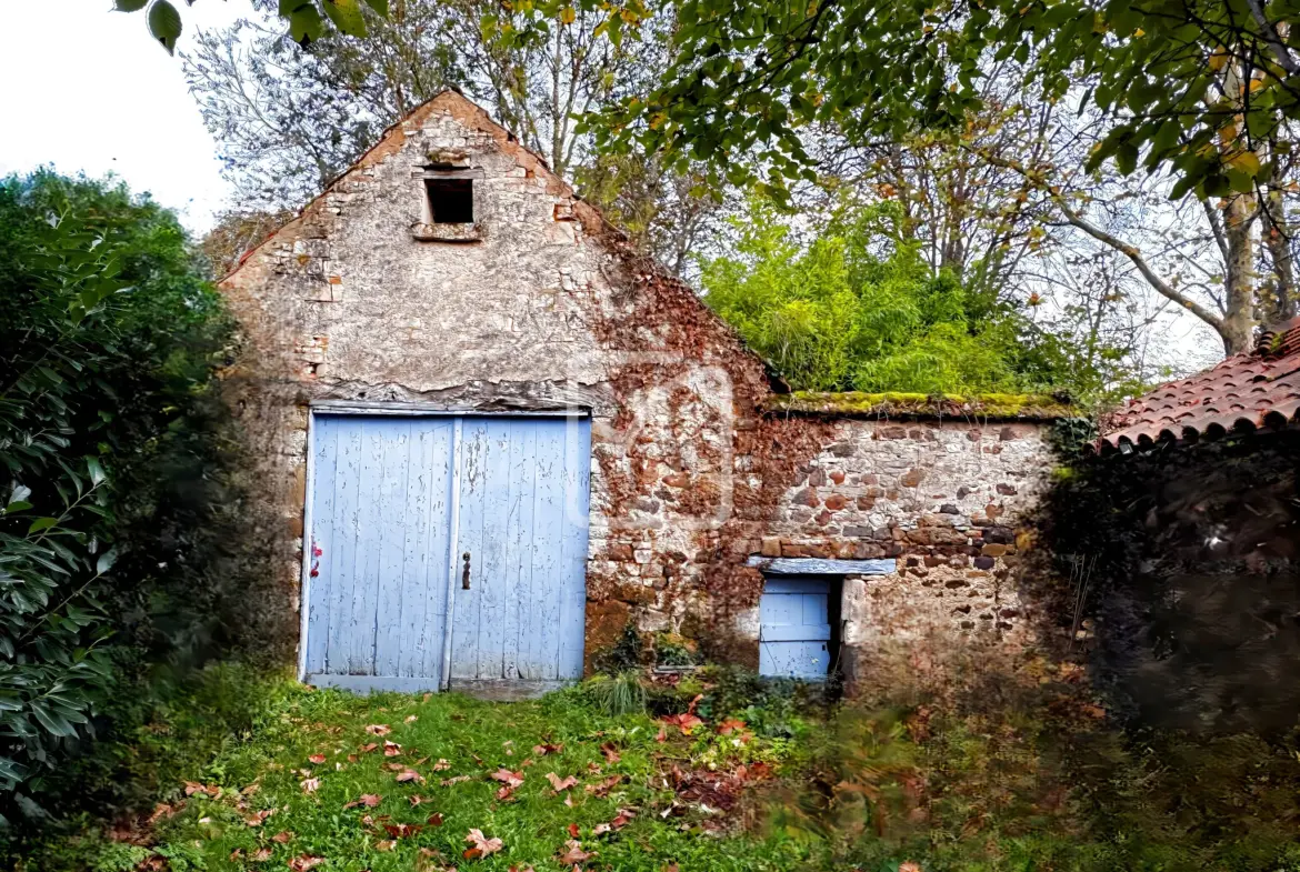 Ensemble immobilier avec Longère de 1850 à Montcléra 