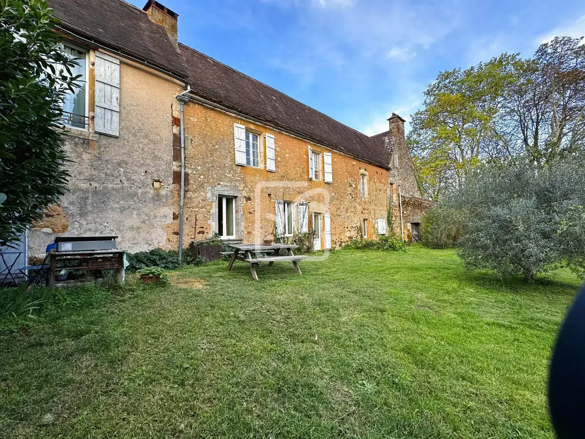 Ensemble immobilier avec Longère de 1850 à Montcléra 