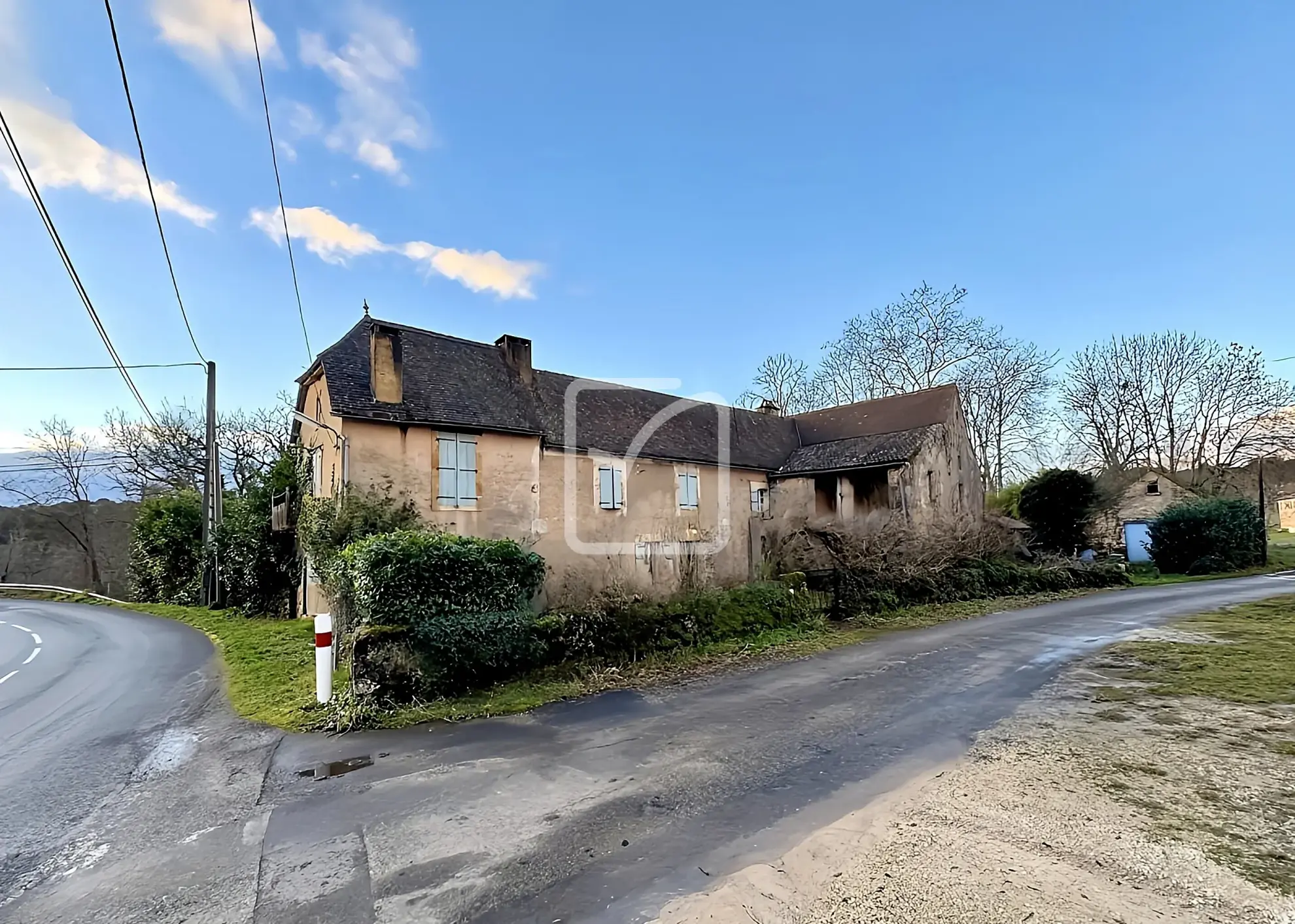 Ensemble immobilier avec Longère de 1850 à Montcléra 