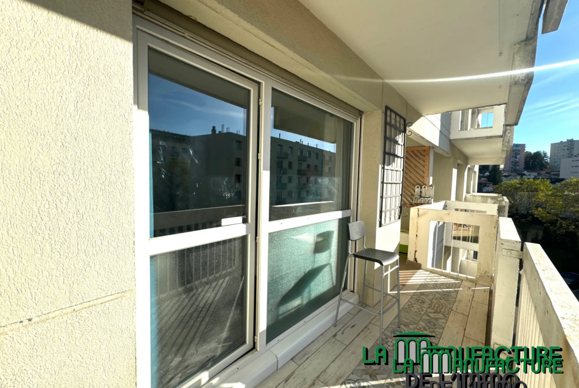 Appartement T4 lumineux avec balcon, cave et parking à Saint-Étienne 