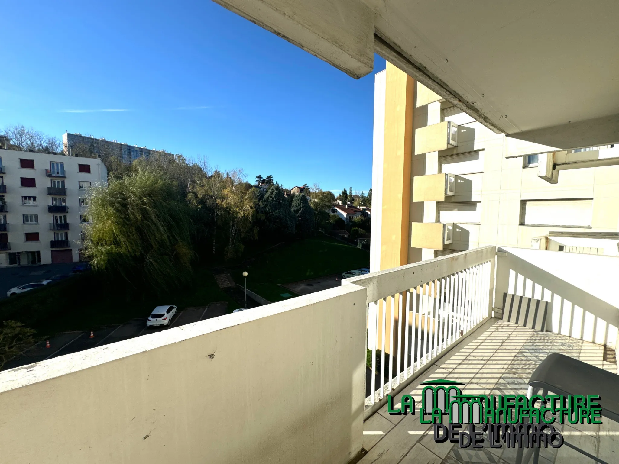 Appartement T4 lumineux avec balcon, cave et parking à Saint-Étienne 