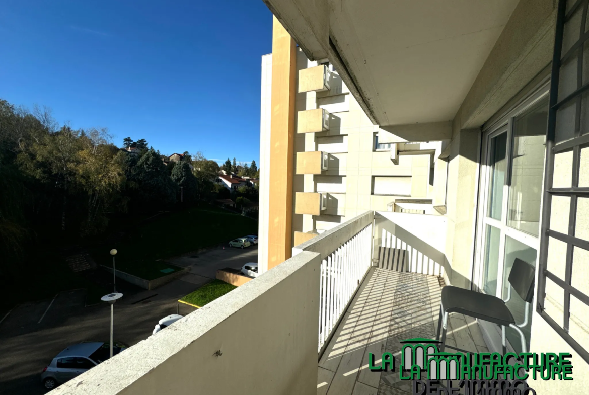 Appartement T4 lumineux avec balcon, cave et parking à Saint-Étienne 