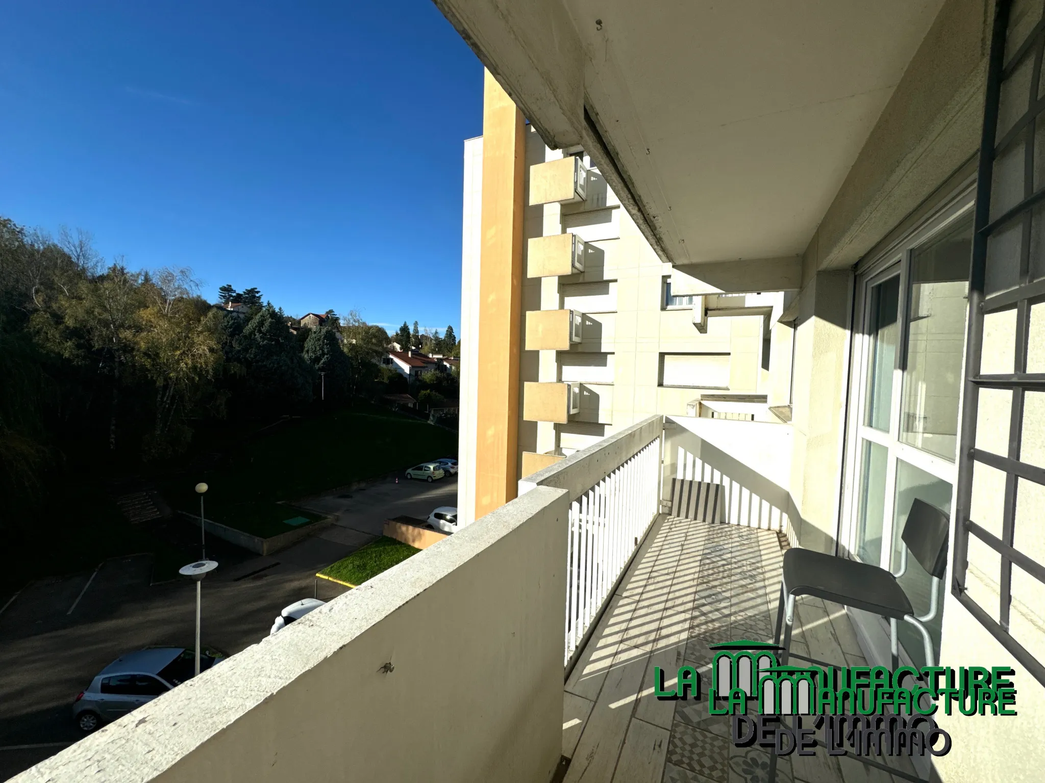 Appartement T4 lumineux avec balcon, cave et parking à Saint-Étienne 