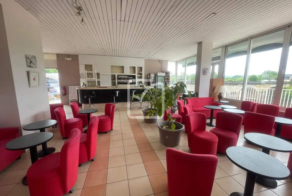 Restaurant à vendre au Bugue avec terrasse et salle de séminaire 