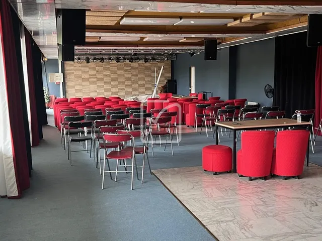 Restaurant à vendre au Bugue avec terrasse et salle de séminaire 