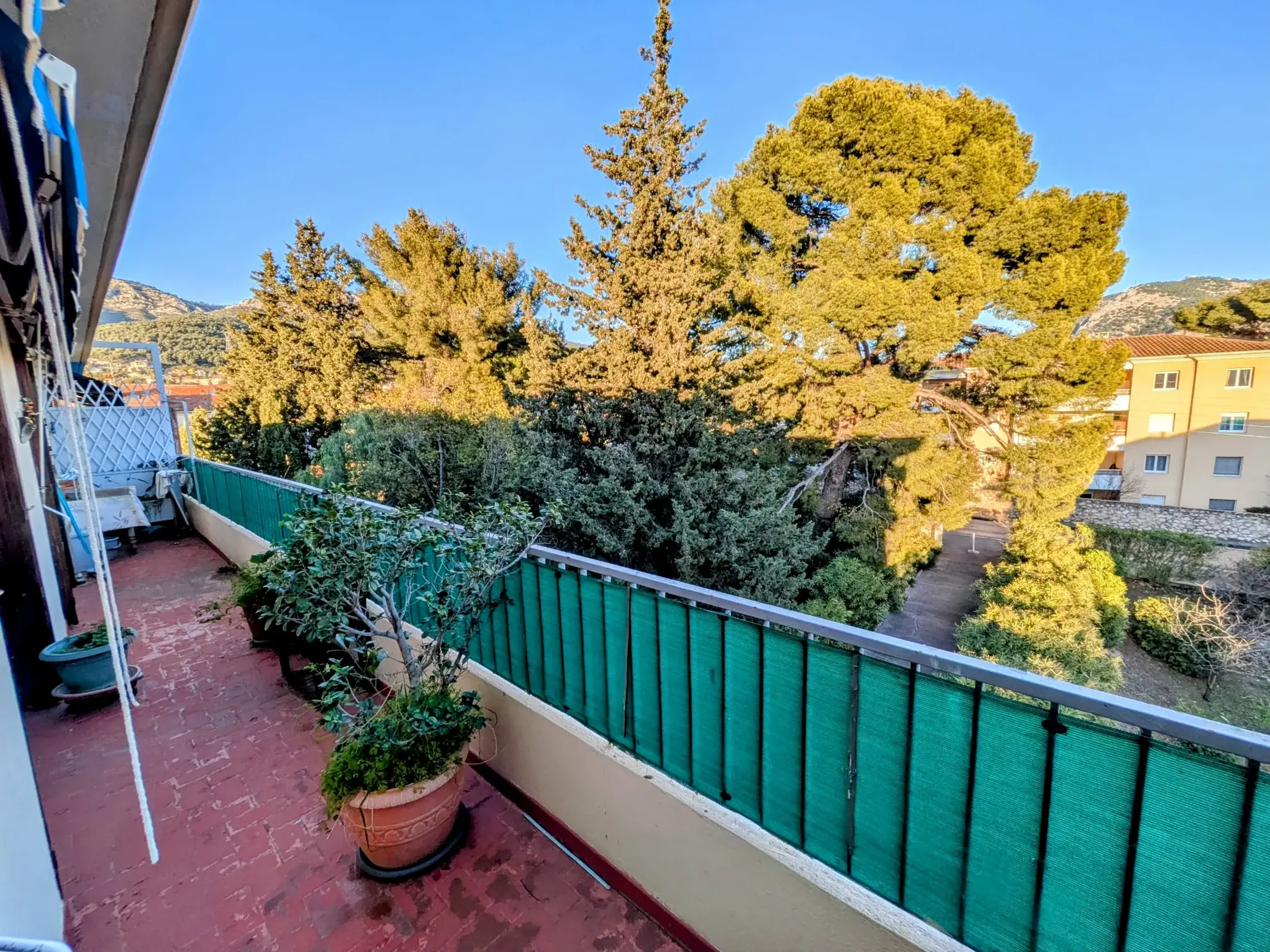 Appartement T4 81m² avec terrasse et garage à Toulon Valbertrand 