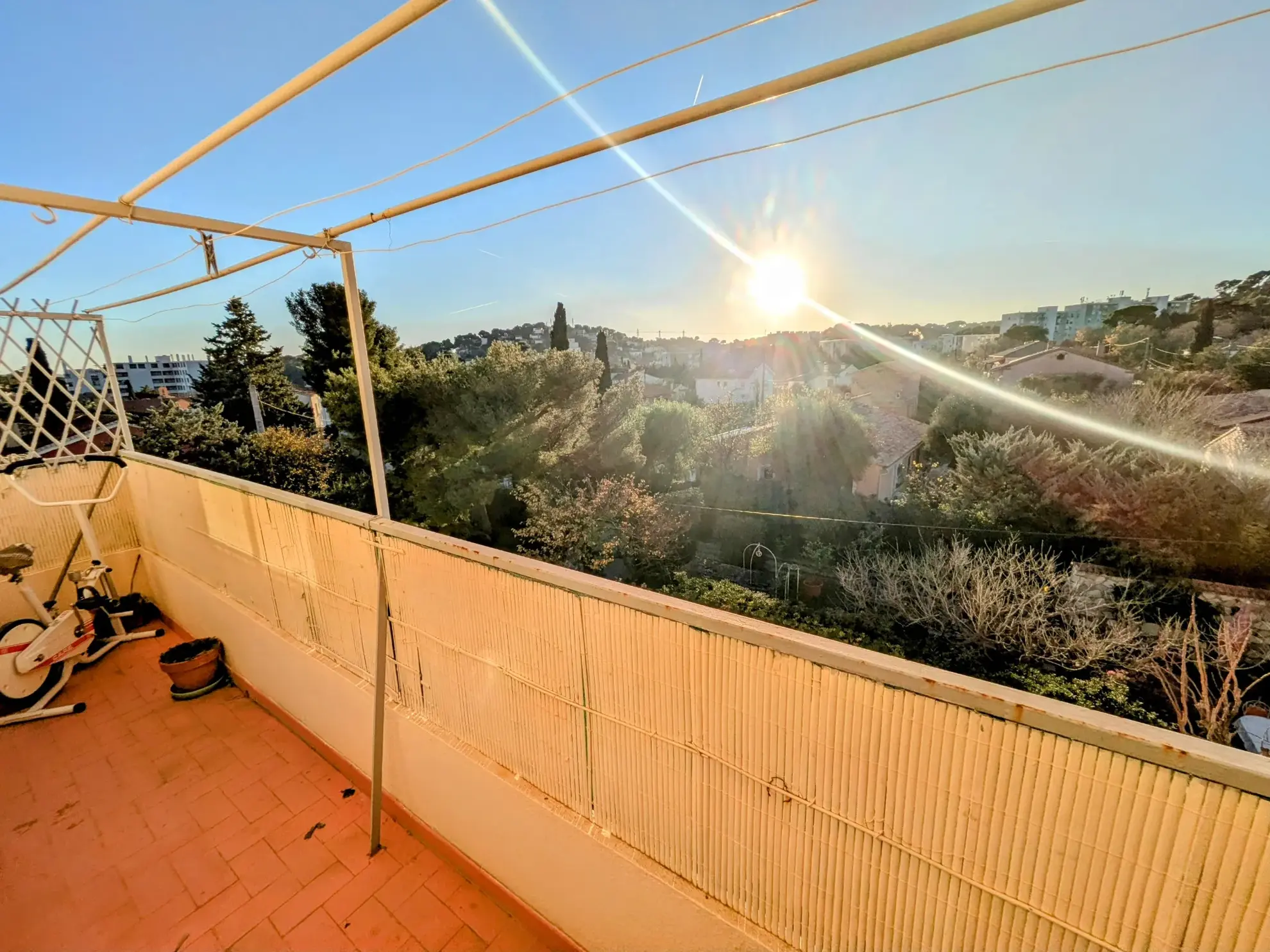 Appartement T4 81m² avec terrasse et garage à Toulon Valbertrand 