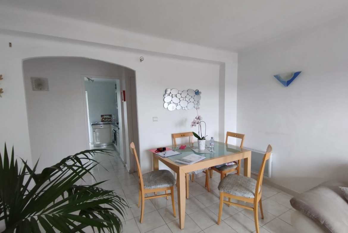 Appartement à vendre à Six Fours Les Plages avec balcon et parking 