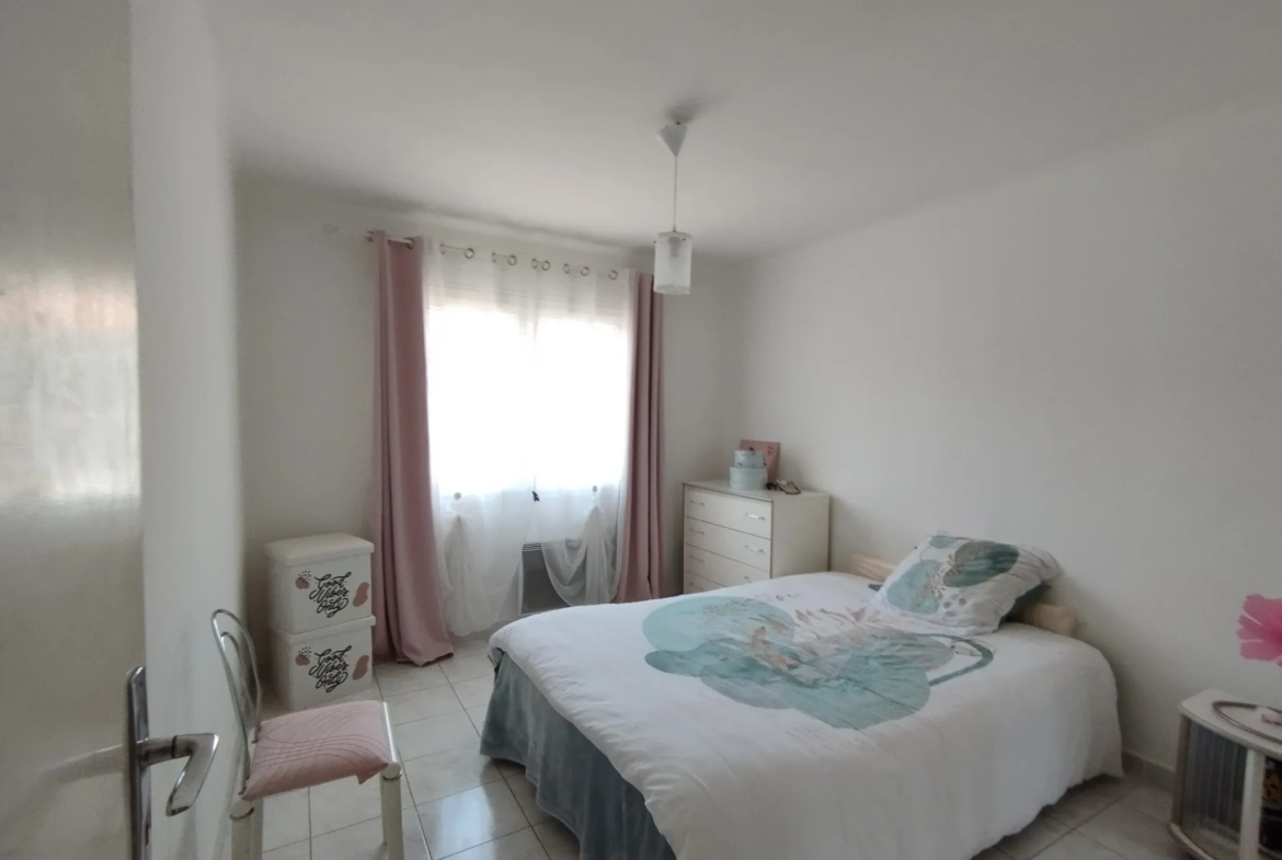 Appartement à vendre à Six Fours Les Plages avec balcon et parking 