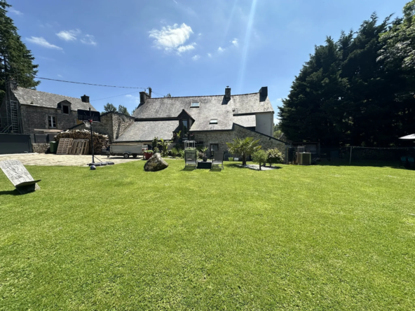 Maison de village rénovée avec jardin près de Baud